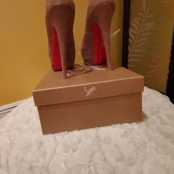 CHRISTIAN LOUBOUTIN RED BOTTOM - Picture 2 of 6